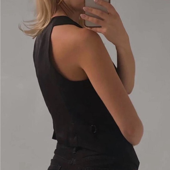 BCBG VEST BRAND NEW ** SOLD - Picture 2 of 5